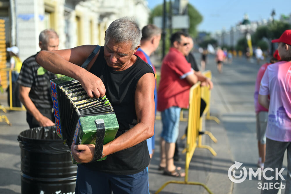 В День города Омска традиционно состоялся Сибирский международный марафон. Жара, как ни старалась, не заставила спортсменов сойти с дистанции. Подробнее здесь . Фото: Илья Петров