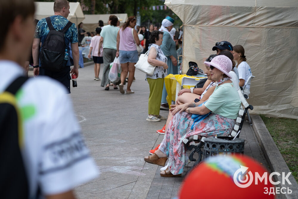 В основной день празднования, 1 августа, в центре города развернулись десятки площадок. Подробнее здесь . Фото: Елизавета Медведева