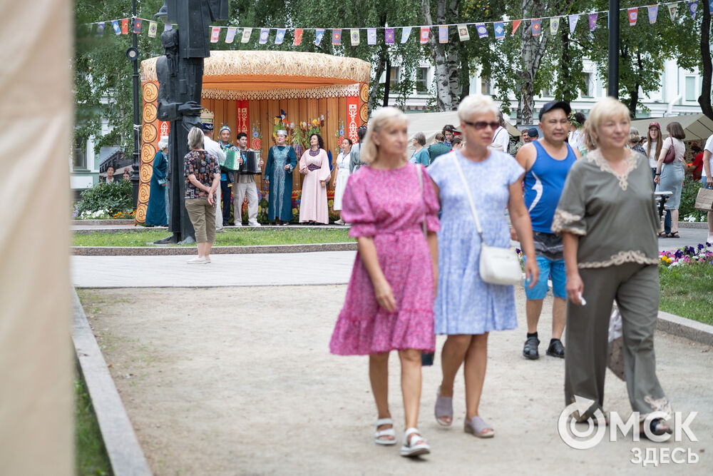 В основной день празднования, 1 августа, в центре города развернулись десятки площадок. Подробнее здесь . Фото: Елизавета Медведева