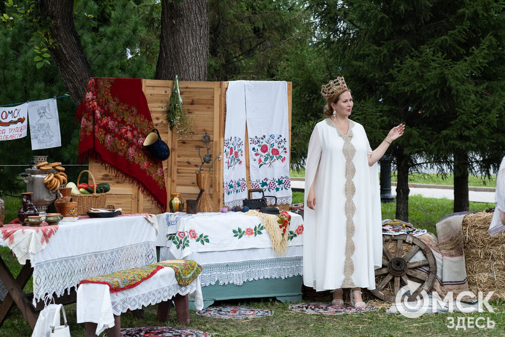 В основной день празднования, 1 августа, в центре города развернулись десятки площадок. Подробнее здесь . Фото: Елизавета Медведева