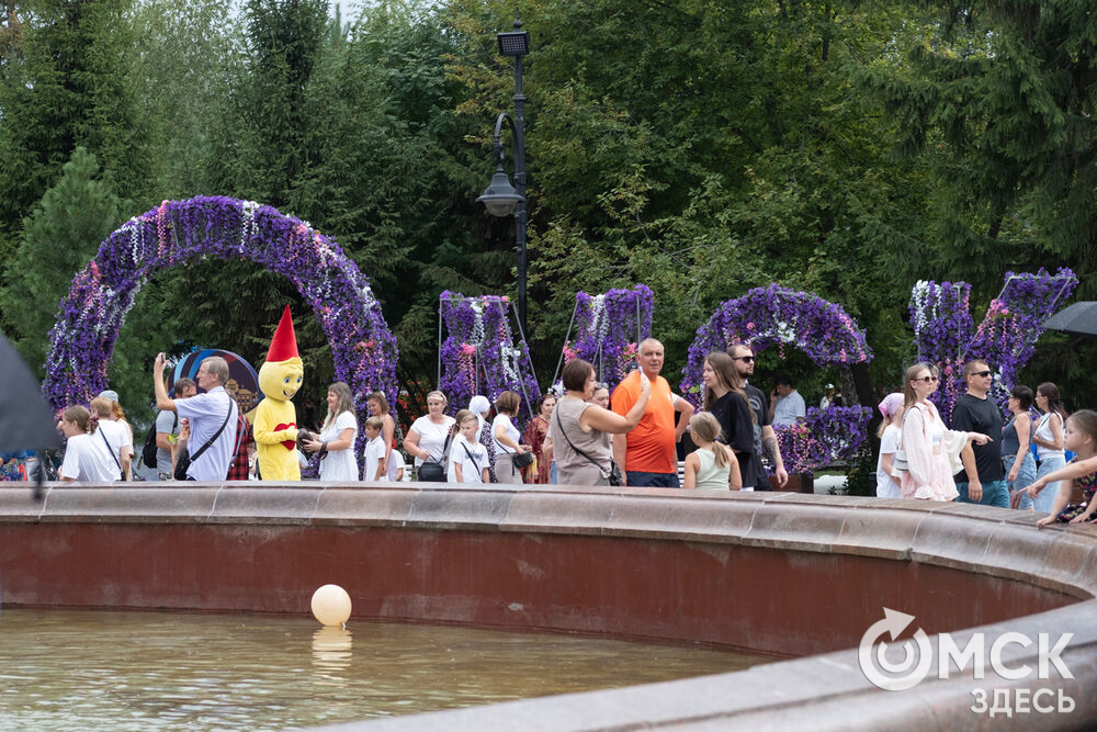 В основной день празднования, 1 августа, в центре города развернулись десятки площадок. Подробнее здесь . Фото: Елизавета Медведева
