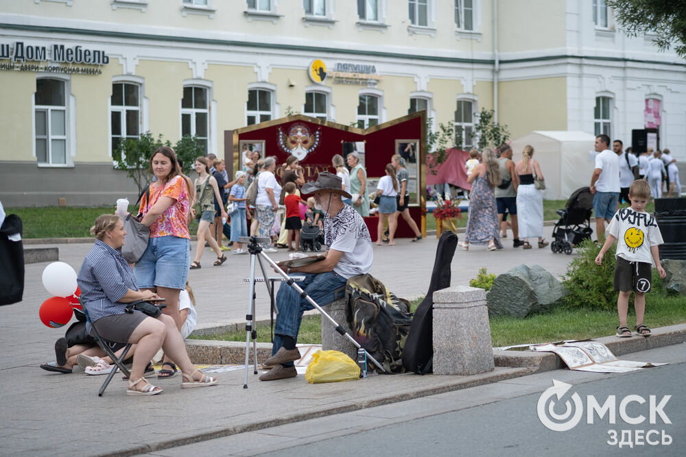 В основной день празднования, 1 августа, в центре города развернулись десятки площадок. Подробнее здесь . Фото: Елизавета Медведева