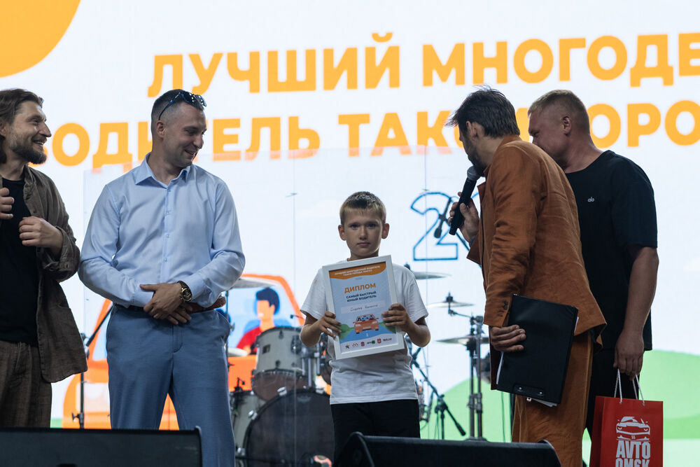 В Омске состоялся федеральный этап VIII Всероссийского конкурса "Лучший водитель такси в России", в рамках которого подвели итоги областного конкурса "Лучший многодетный водитель такси в Омске". Фото: Елизавета Медведева