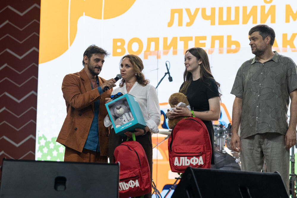 В Омске состоялся федеральный этап VIII Всероссийского конкурса "Лучший водитель такси в России", в рамках которого подвели итоги областного конкурса "Лучший многодетный водитель такси в Омске". Фото: Елизавета Медведева