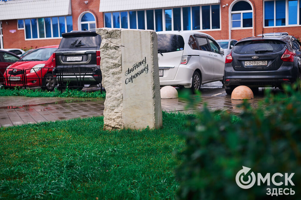 Аллея литераторов в Омске на бульваре Мартынова