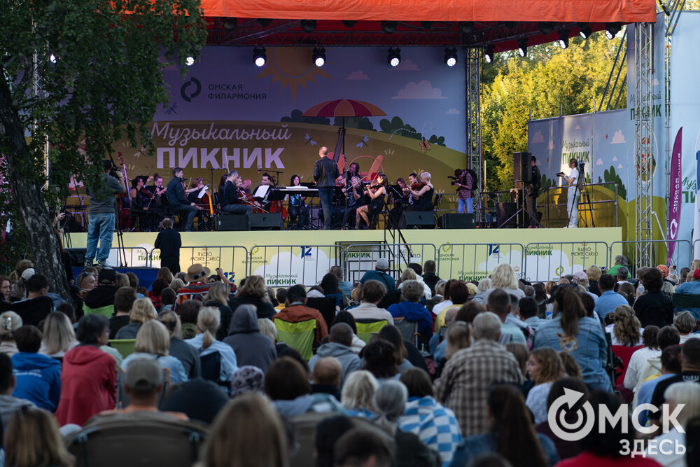 Первый день фестиваля "Музыкальный пикник" состоялся при участии Омского губернаторского камерного оркестра под управлением Григория Вевера. Фото: Елизавета Медведева