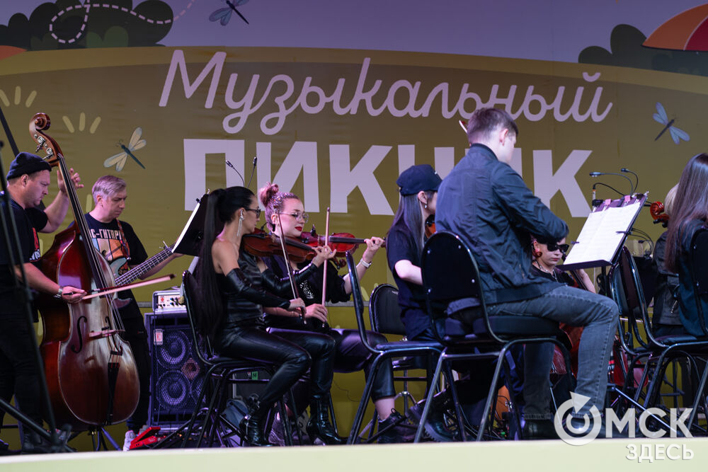 Первый день фестиваля "Музыкальный пикник" состоялся при участии Омского губернаторского камерного оркестра под управлением Григория Вевера. Фото: Елизавета Медведева