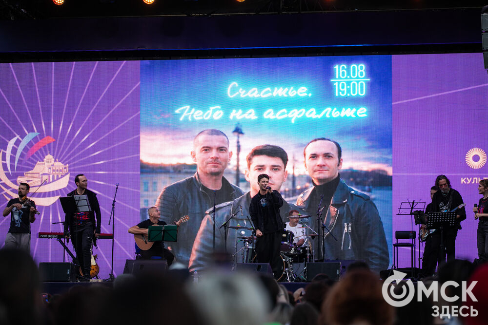 Исторический центр Омска превратился в настоящую театрально-музыкальную гостиную под открытым небом. Традиционный уличный концерт резидентов "Дома актёра" подарил горожанам незабываемый тёплый вечер. Фото: Елизавета Медведева.