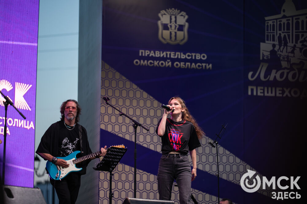 Исторический центр Омска превратился в настоящую театрально-музыкальную гостиную под открытым небом. Традиционный уличный концерт резидентов "Дома актёра" подарил горожанам незабываемый тёплый вечер. Фото: Елизавета Медведева.