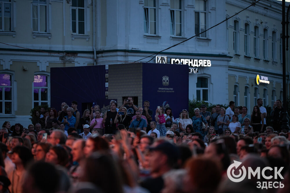 Исторический центр Омска превратился в настоящую театрально-музыкальную гостиную под открытым небом. Традиционный уличный концерт резидентов "Дома актёра" подарил горожанам незабываемый тёплый вечер. Фото: Елизавета Медведева.
