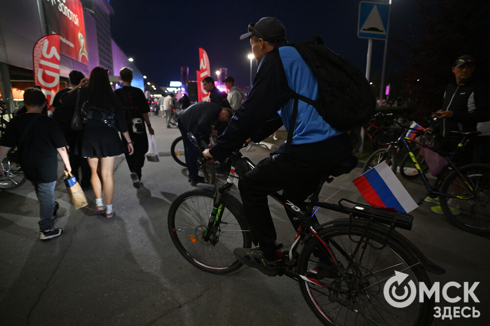 Омск отметил День Государственного флага уже традиционным велосипедным заездом . Фото: Илья Петров