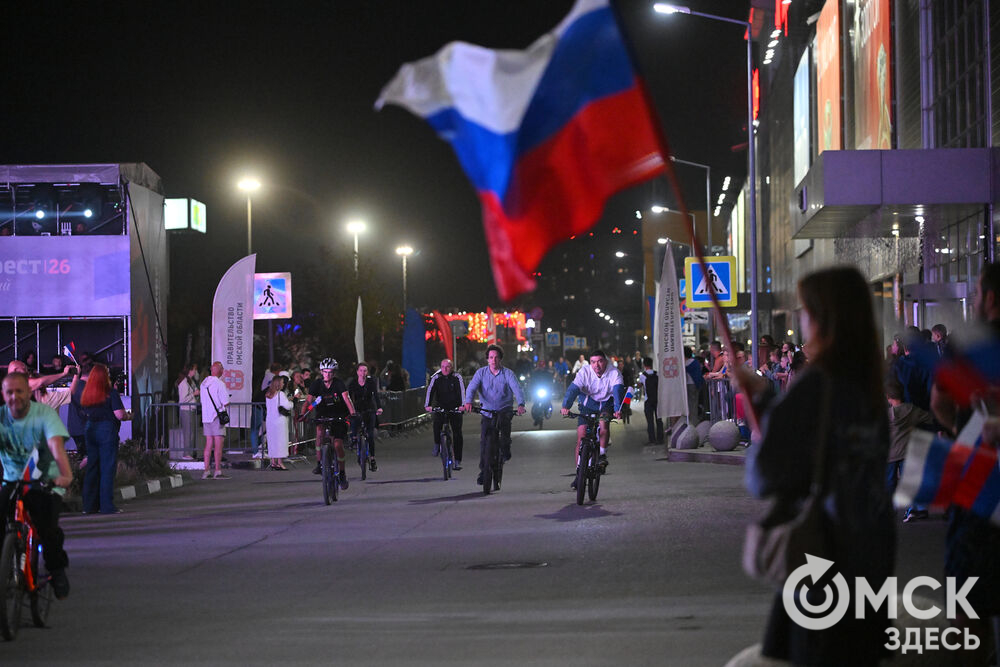 Омск отметил День Государственного флага уже традиционным велосипедным заездом . Фото: Илья Петров