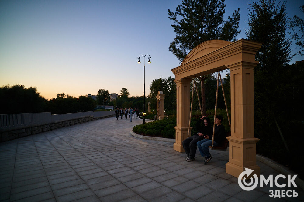 Пётр Дранга и Люся Чеботина подарили омичам концерт в честь открытия главного мультимедийного фонтана Сибири. Фото: Илья Петров и Елизавета Медведева
