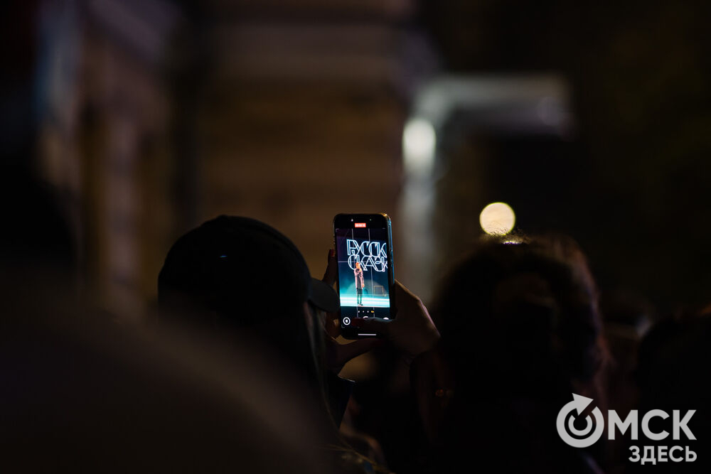 Пётр Дранга и Люся Чеботина подарили омичам концерт в честь открытия главного мультимедийного фонтана Сибири. Фото: Илья Петров и Елизавета Медведева