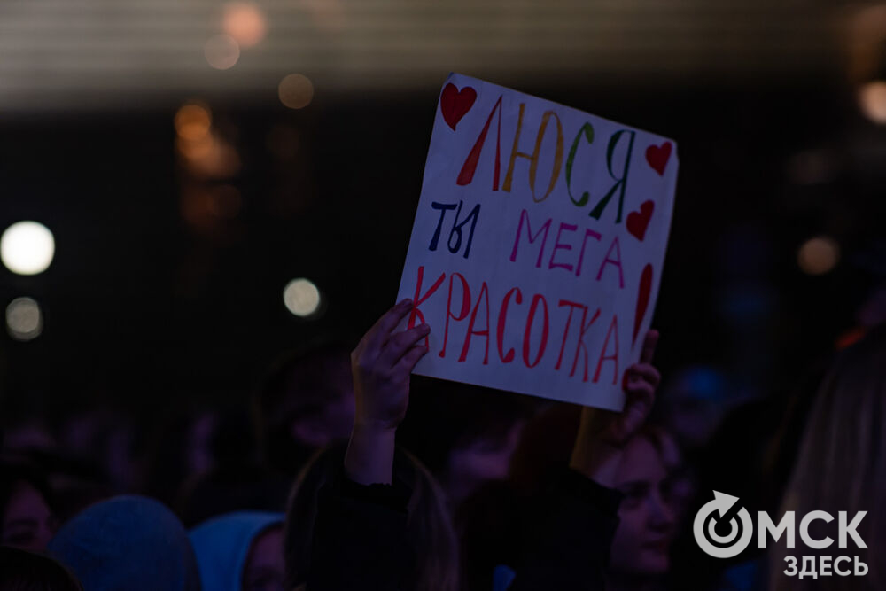 Пётр Дранга и Люся Чеботина подарили омичам концерт в честь открытия главного мультимедийного фонтана Сибири. Фото: Илья Петров и Елизавета Медведева