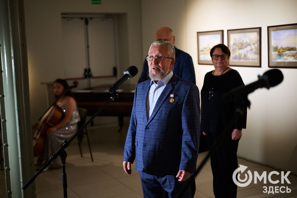 В музее "Искусство Омска" открылась выставка, отражающая красоты равнинного Алтая, так похожего на природу Омской области. Фото: Илья Петров