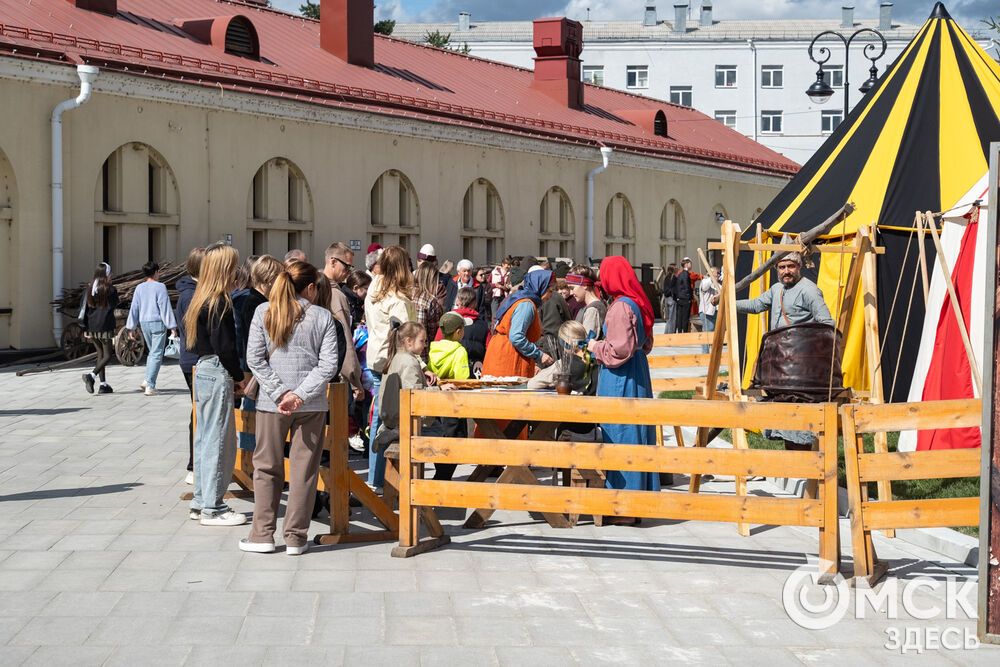 Фестиваль был призван приоткрыть для современных омичей XVII век. Подробнее здесь . Фото: Елизавета Медведева