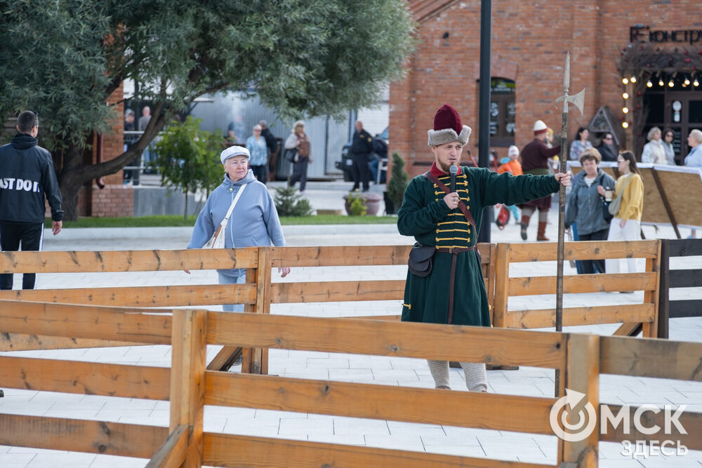 Фестиваль был призван приоткрыть для современных омичей XVII век. Подробнее здесь . Фото: Елизавета Медведева