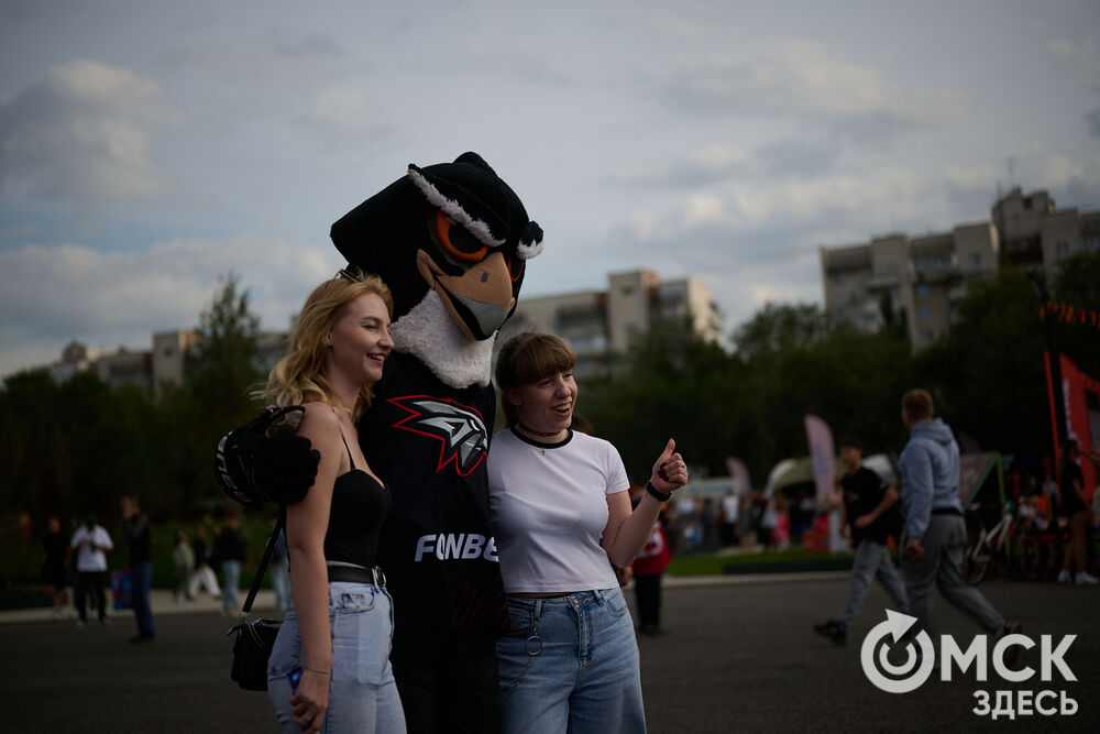 Омский "Авангард" провёл официальную презентацию состава команды на новый сезон в сквере "Сердце Омска". Фото: Илья Петров