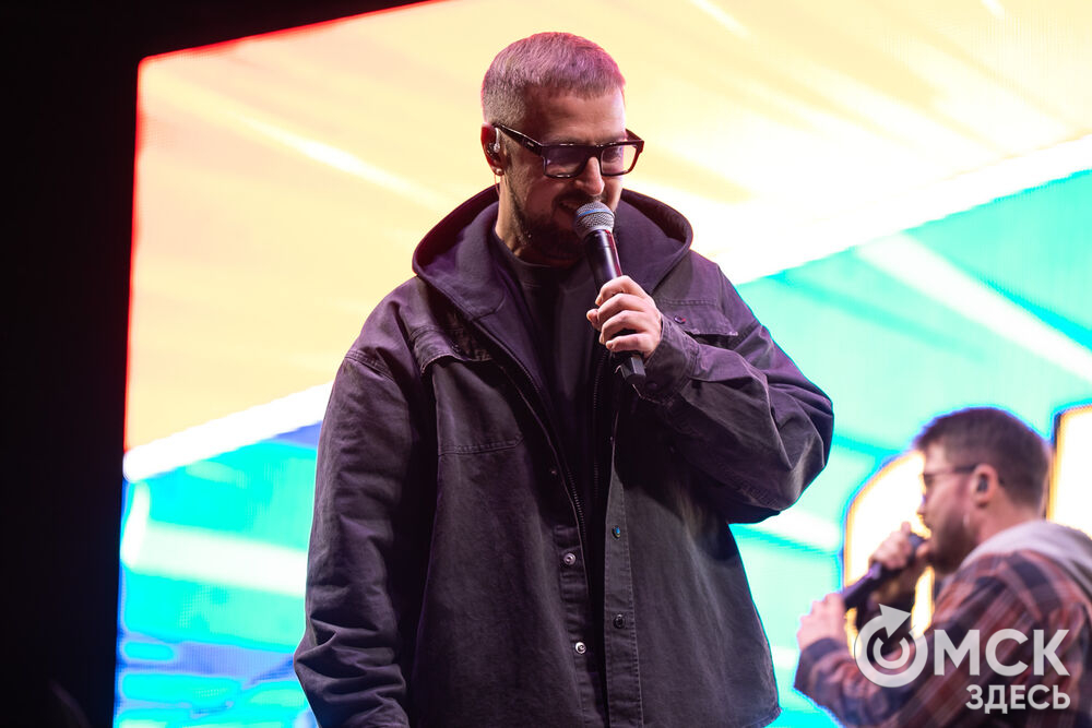 Последний субботний вечер "Пешеходного Любинского-2026" завершился двумя большими концертами столичных звёзд. От "Инфинити", Galibri &amp; Mavik было жарко. Фото: Елизавета Медведева.