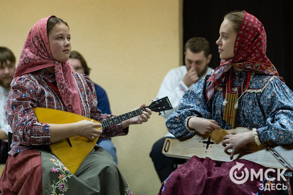 В Омском музыкальном училище имени В. Я. Шебалина прошёл концерт-презентация участников фестиваля фольклорных ансамблей. Фото: Елизавета Медведева