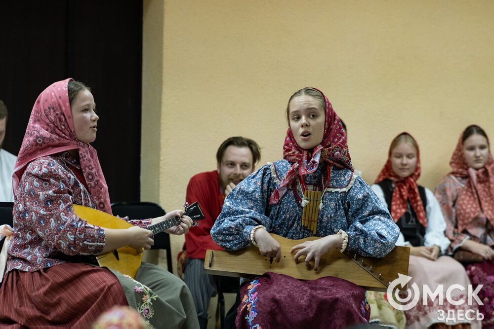 В Омском музыкальном училище имени В. Я. Шебалина прошёл концерт-презентация участников фестиваля фольклорных ансамблей. Фото: Елизавета Медведева
